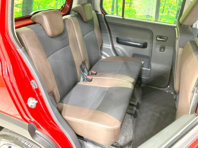 後部座席も気になるようなキズ・汚れやへたり等、大きなダメージはなく、良好な状態です。