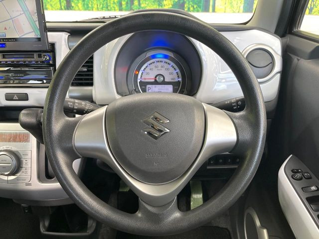 ステアリングも使用感が少なく、きれいな状態となっております♪