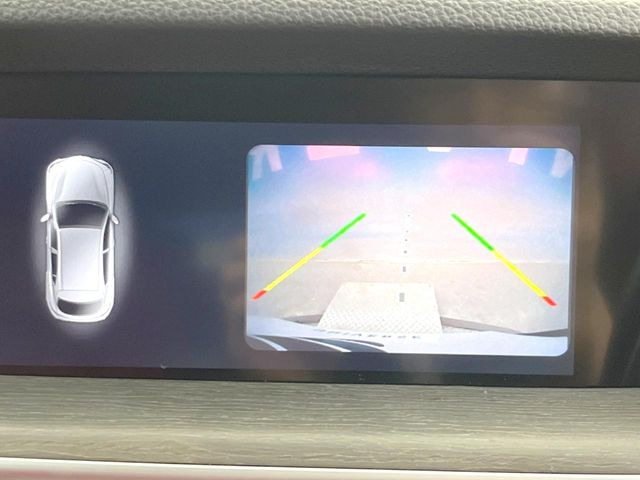 ●ガイドライン付きバックカメラ:不安な駐車もこれで安心!ガイドライン付きなので狭い箇所での駐車もラクラクです!