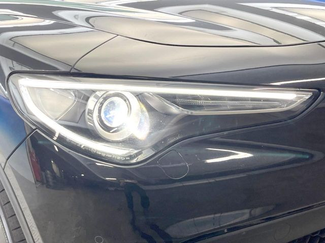 ●HIDヘッドライト:明るく前方を照らしてくれるので、悪天候や夜間の走行時も視界良好で安心してお乗りいただけます。