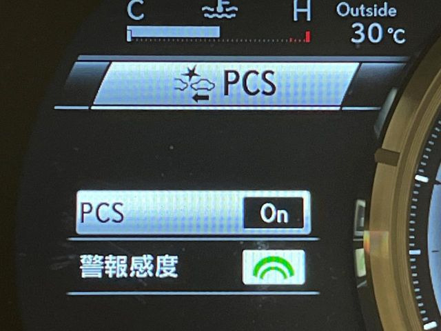【プリクラッシュセーフティ】前方の車両等を検知し、衝突しそうな時は警報で注意を促し、ブレーキを踏む力をサポート。ブレーキを踏めなかった場合は衝突被害軽減ブレーキが作動、衝突回避をサポートします。