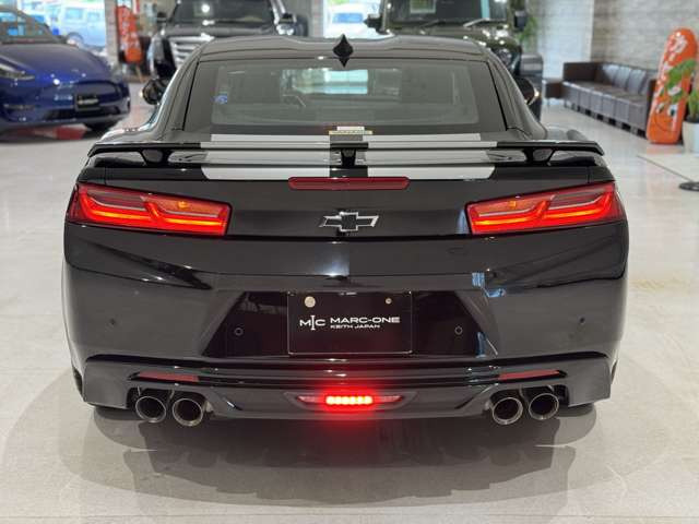 【屋内展示場完備】雨が降っても風が吹いても、暑くても寒くてもゆっくりお車をご覧いただけます⇒