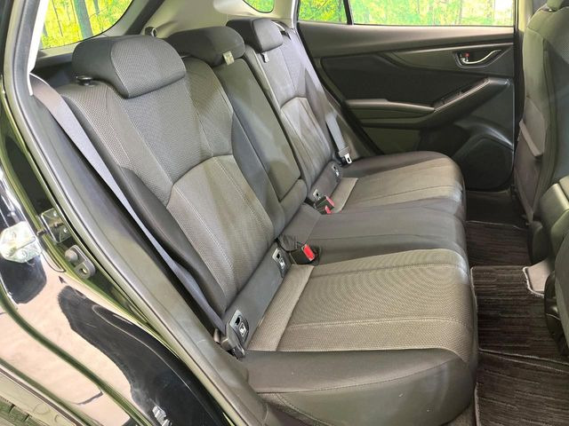 後部座席も気になるようなキズ・汚れやへたり等、大きなダメージはなく、良好な状態です。