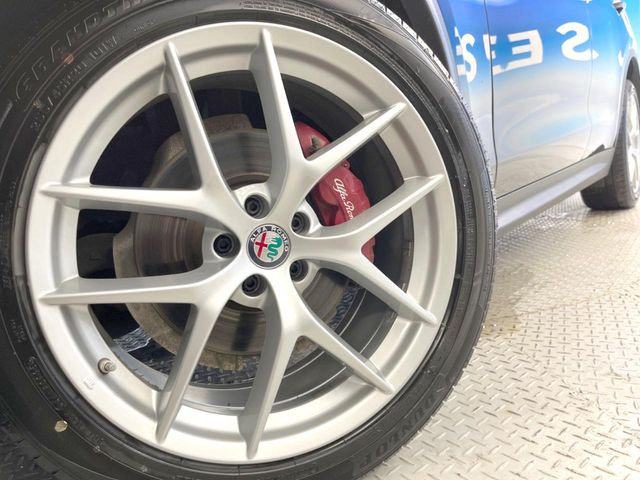 ●純正〇〇インチアルミホイール:輸入車ならではの卓越した走りを支えるホイールと足回りです!日本車の走りに慣れている方にもぜひ体感して頂きたいほど、高いレベルでまとまっています!