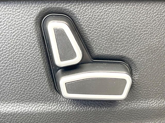 ●パワーシート:シート位置の“前後と背もたれの“角度の微調整が可能となります。手動設定のシートよりも、より細やかな設定ができるのがポイントです。