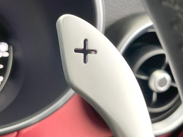 ●ステアリングパドルシフト:クイックなシフト操作が可能!レスポンスが高く、あなたのギア変速にしっかりとついてきてくれます!お車と一体となれる装備です。