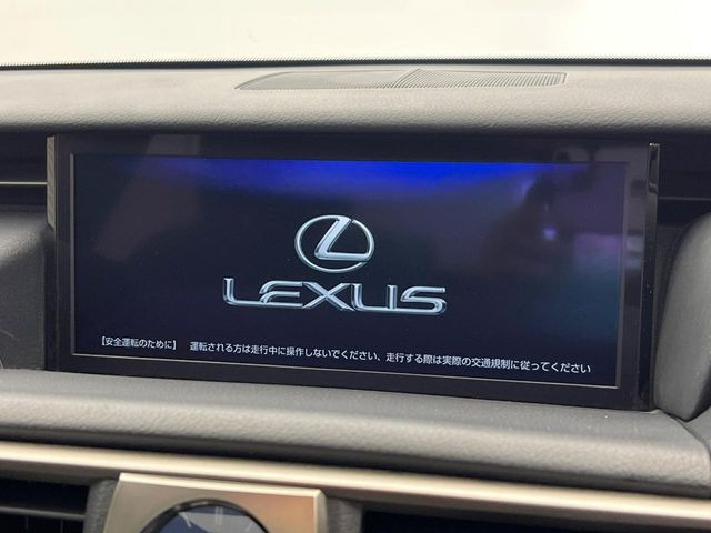 【メーカー純正ナビ】インテリアに溶け込むスタイリッシュな「専用設計」メーカーナビを装備♪視認性や操作性など基本性能にも優れ、より上質なカーライフをお楽しみいただけます。