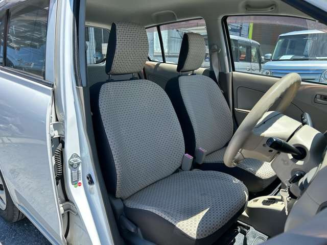 ���X�ł͌y�����Ԃ��畁�ʎԂ܂ŕ��L���I�[�����[�J�[�̎Ԏ�E�F�E�O���[�h��L�x�ɑ����Ă���܂��B