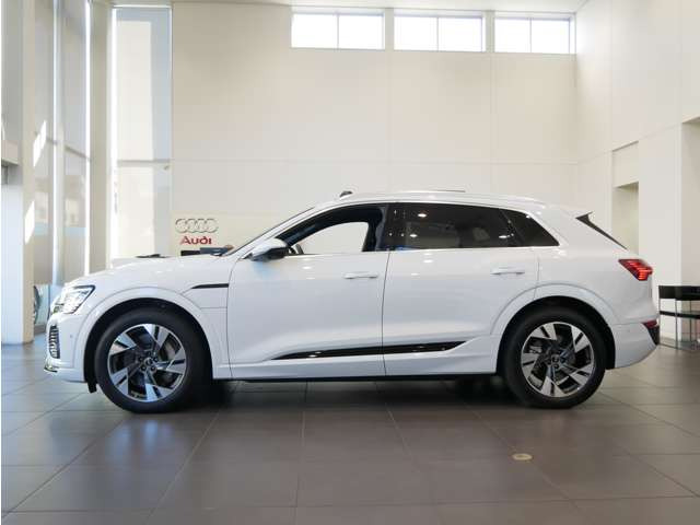 Q8 e-tron55 クワトロ Sライン 4WD