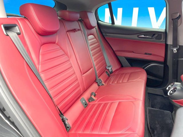 ●後部座席も気になるようなキズ・汚れやへたり等、大きなダメージはなく、良好な状態です。