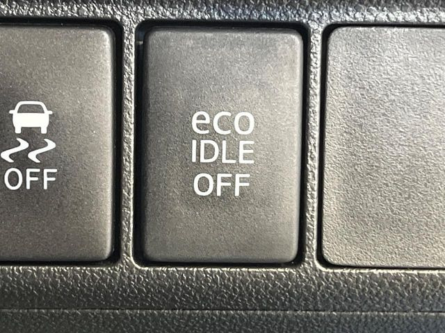 【アイドリングストップ】赤信号や渋滞で停車した際にエンジンを停止し、無駄な燃料の消費を抑えます。燃費向上や環境保護につなげる機能♪エンジンはブレーキを離せば再始動します。