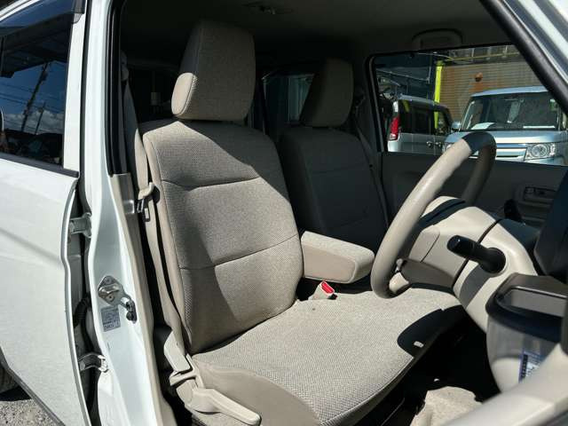 ���X�ł͌y�����Ԃ��畁�ʎԂ܂ŕ��L���I�[�����[�J�[�̎Ԏ�E�F�E�O���[�h��L�x�ɑ����Ă���܂��B