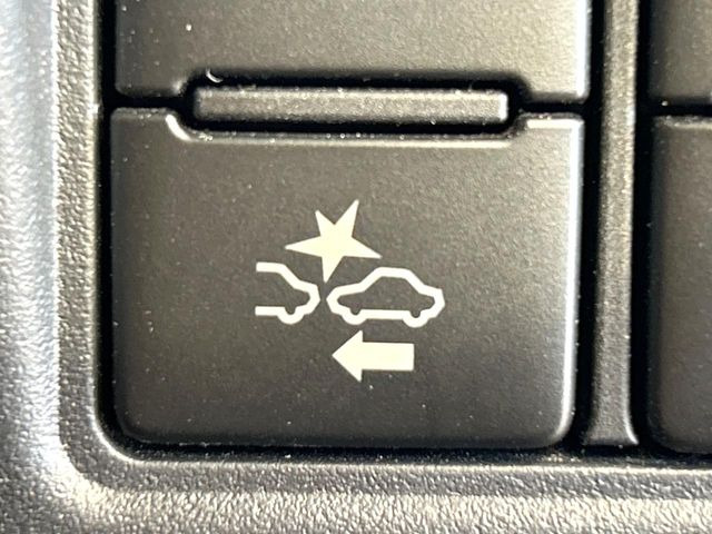 �y�v���N���b�V���Z�[�t�e�B�z�O���̎ԗ��������m���A�Փ˂������Ȏ��͌x��Œ��ӂ𑣂��A�u���[�L�𓥂ޗ͂��T�|�[�g�B�u���[�L�𓥂߂Ȃ������ꍇ�͏Փ˔�Q�y���u���[�L���쓮�A�Փˉ�����T�|�[�g���܂��B