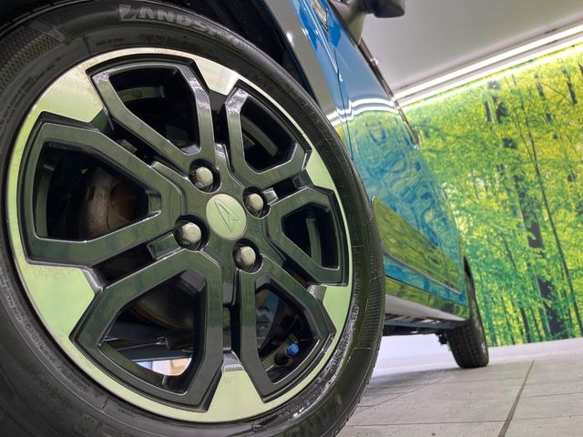 【純正15インチアルミホイール】外観にマッチした純正アルミホイールを装着しております。各種社外アルミホイールや、スタッドレスタイヤも取扱いしております。是非ご相談ください♪