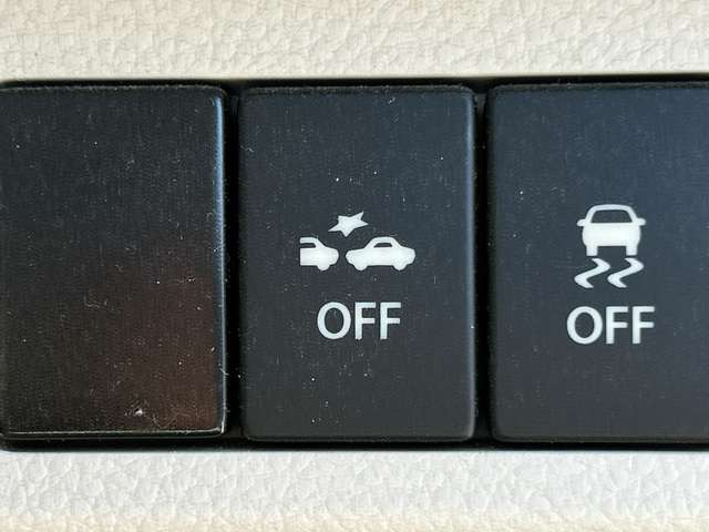 �y�Փˌy�����u�z���s���ɑO���̎ԗ�����F�����A�Փ˂������Ȏ��͌x��ƃu���[�L�ŏՓˉ���Ɣ�Q�y�����A�V�X�g�B�����S�Ƀh���C�u�����y���݂��������܂��B