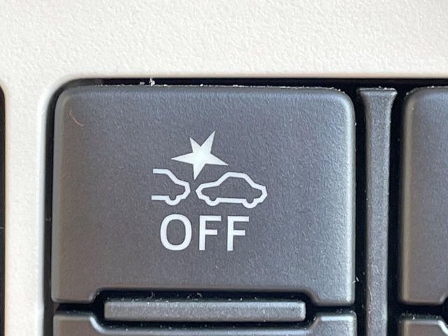 �y�X�}�[�g�A�V�X�g�z���s���ɑO���̎ԗ�����F�����A�Փ˂������Ȏ��͌x��ƃu���[�L�ŏՓˉ���Ɣ�Q�y�����A�V�X�g�B�����S�Ƀh���C�u�����y���݂��������܂��B