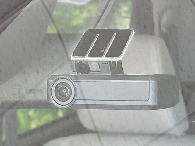 【ドライブレコーダー】安心・安全なカーライフに必須のドライブレコーダーを装備!走行中はもちろん、あおり運転や事故に遭遇した際の状況も映像で記録し、万一のリスクに備えます。