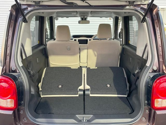 ���i�̂���������ʋ΁A���}���ɏ\���ȉ׎��X�y�[�X���m�ۂ��Ă���܂��B�Z�J���h�V�[�g��|���ƁA�傫�ȉו��̐ύڂ��\�ł���