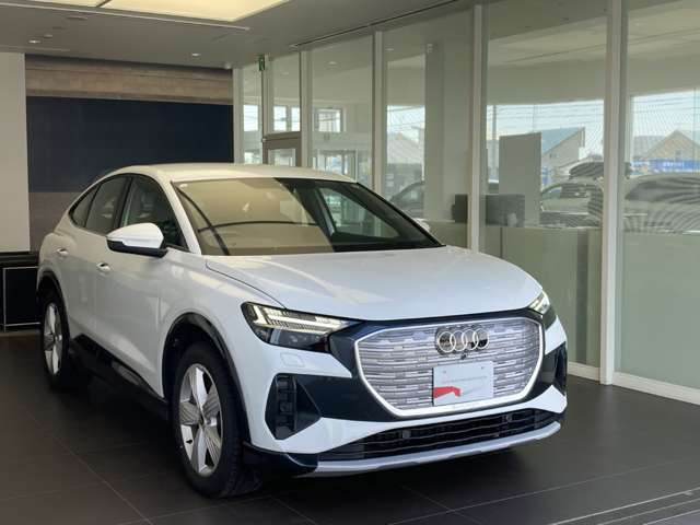 Q4スポーツバックe-tron40 アドバンスド