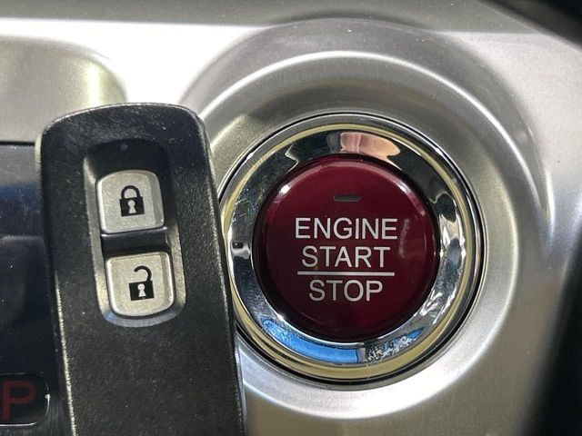 �yHonda�X�}�[�g�L�[�z�J�o����|�P�b�g�ɓ��ꂽ�܂܂ł��h�A�̎{���E�������\�ȃX�}�[�g�L�[�𑕔��B�G���W���̃I���E�I�t�����J�M�����o���K�v����������Ƃ��Ă��֗��ł���