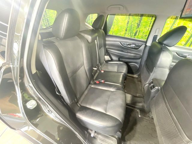 後部座席も気になるようなキズ・汚れやへたり等、大きなダメージはなく、良好な状態です。