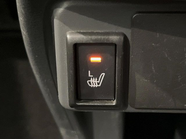 【シートヒーター】寒い日に重宝するシートヒーター!エアコンより早く温まってくれるので寒がりの人も安心ですね♪エアコンの温風は乾燥するから苦手、という方にもをおすすめです。