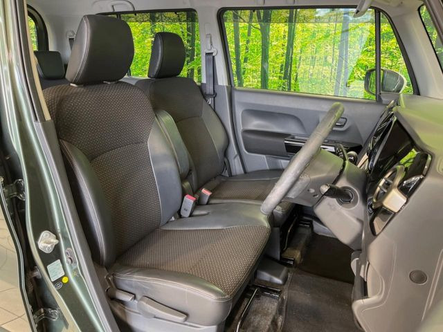 運転席シート廻りは使用感も少なく、良好な状態となっています。丁寧に使われていたことがよくわかりますね。