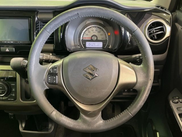 ステアリングも使用感が少なく、きれいな状態となっております♪