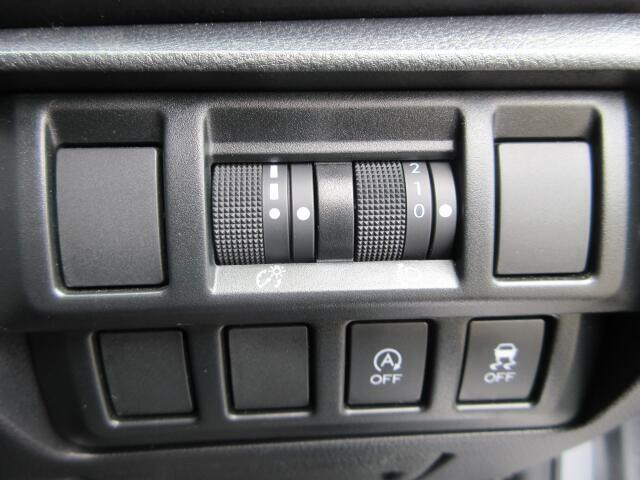 ������E�X�s���h�~�̈��S���u�𑕔����Ă���܂��B�����I�Ƀu���[�L�E�A�N�Z���𐧌䂵�ċ��������肳���鑕�u�ł��B�����Ƃ����������S�̑����ł��B