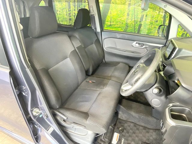 運転席シート廻りは使用感も少なく、良好な状態となっています。丁寧に使われていたことがよくわかりますね。