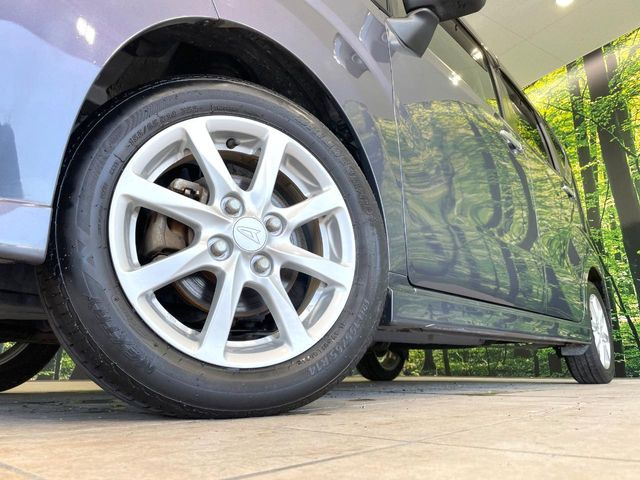 【純正アルミホイール】外観にマッチした純正アルミホイールを装着しております。各種社外アルミホイールや、スタッドレスタイヤも取扱いしております。是非ご相談ください♪