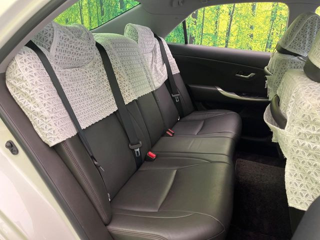 後部座席も気になるようなキズ・汚れやへたり等、大きなダメージはなく、良好な状態です。