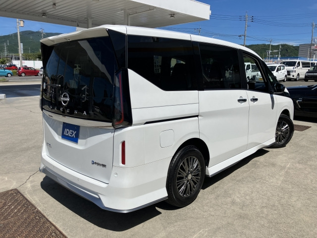 セレナ1.4 e-4ORCE AUTECH 4WD