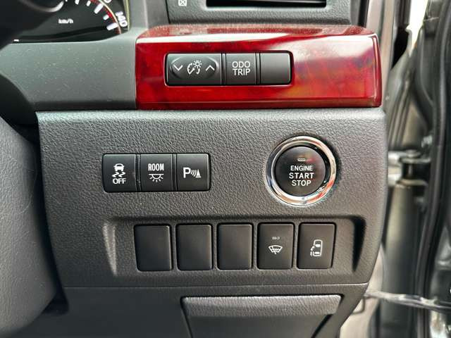 �L�[���g�т��Ă��邾���ŁA�G���W���̎n�����\�ȑ����ł��B�v�b�V���X�^�[�g�ł��̂ŃG���W���̎n�����{�^�������������ł���