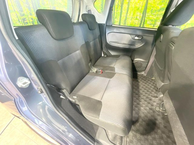 後部座席も気になるようなキズ・汚れやへたり等、大きなダメージはなく、良好な状態です。