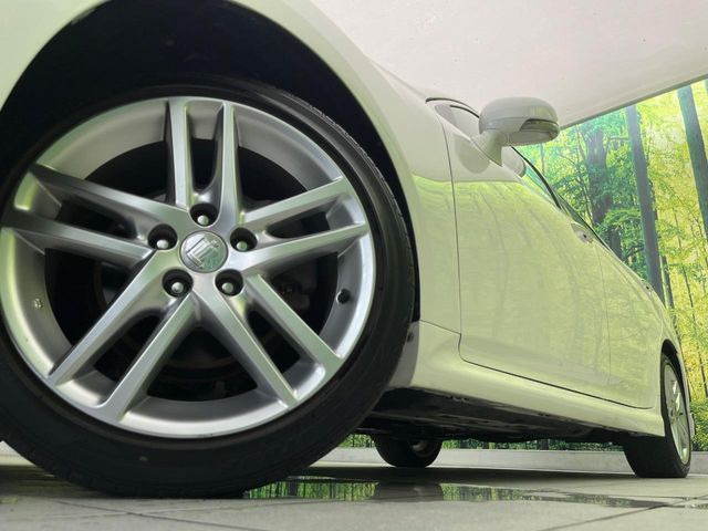 【純正18インチアルミホイール】外観にマッチした純正アルミホイールを装着しております。各種社外アルミホイールや、スタッドレスタイヤも取扱いしております。是非ご相談ください♪