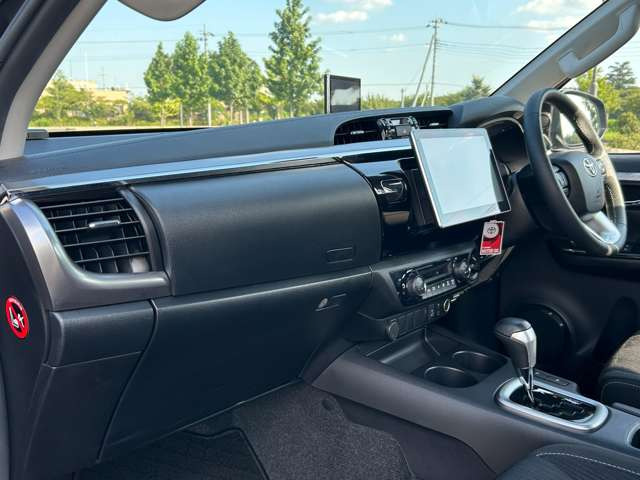 当店ではご契約頂きましたお客様にドライブレコーダーやガラスコーティング施工など、お値段を抑えてご提供させて頂いております。詳細はスタッフまでお気軽にお問い合わせくださいませ。