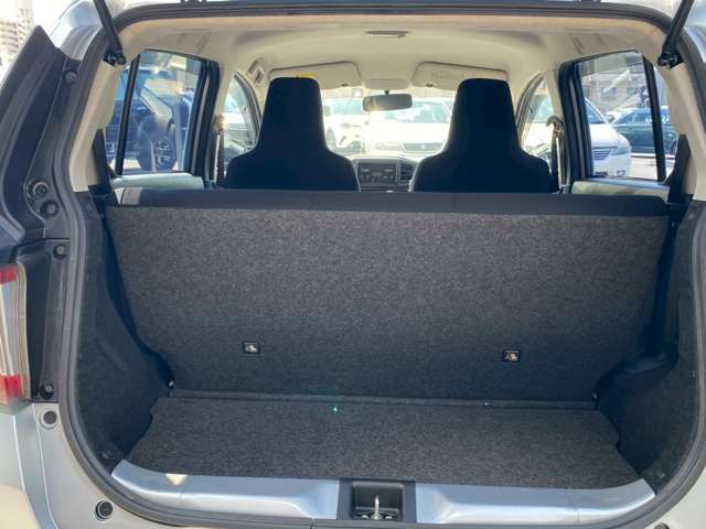 �݌Ɏԗ��Ɋւ��Ă͂��q�l�ɂ��ǂ����̂����񋟂���ׂɕi���ɍS���Ďd������s���Ă���܂��B�e���Ԃ̏�Ԃ͂��ꂼ��ł��̂ł����k���ɓ��X�X�^�b�t�������������Ē����܂��̂ł����S���������܂��B