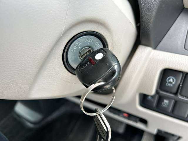 【キーレスエントリー】離れた場所からドアの開閉ができ、ワンタッチで楽々乗り込めます♪