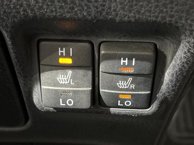 【シートヒーター】寒い日に重宝するシートヒーター!エアコンより早く温まってくれるので寒がりの人も安心ですね♪エアコンの温風は乾燥するから苦手、という方にもをおすすめです。