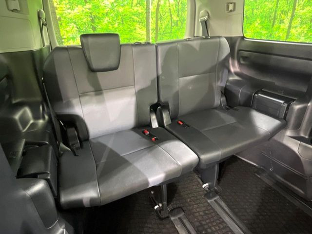 3列目シートはもちろん状態良好☆大人でもゆったりと座って頂けますので、大人数でのお出かけもラクラクです♪ご家族で、気の知れた仲間で、ドライブに行くのが楽しみですね♪