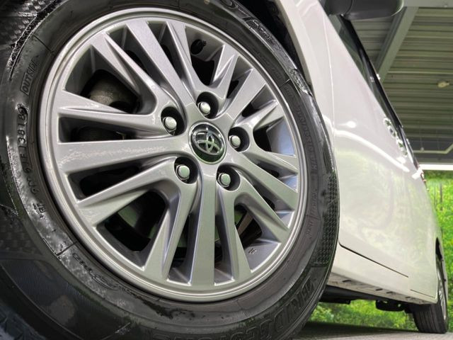 【純正15インチアルミホイール】外観にマッチした純正アルミホイールを装着しております。各種社外アルミホイールや、スタッドレスタイヤも取扱いしております。是非ご相談ください♪