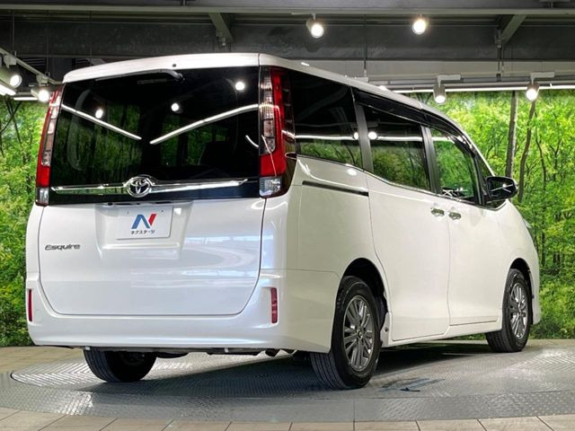 ☆全国のネクステージからお取り寄せが可能※!遠方の店舗に展示してあるクルマが気になる場合も、最寄りの店舗でご覧いただくことが可能です!是非私たちに要望をお聞かせください!※別途費用