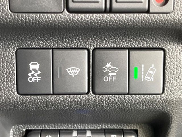 �y�z���_�Z���V���O�z���s���ɑO���̎ԗ�����F�����A�Փ˂������Ȏ��͌x��ƃu���[�L�ŏՓˉ���Ɣ�Q�y�����A�V�X�g�B�����S�Ƀh���C�u�����y���݂��������܂��B