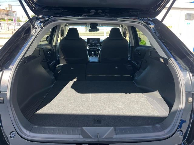 後席を格納すると、これだけの広さが!シーンに合わせたシートアレンジで、大きな荷物も積むことが出来ます♪