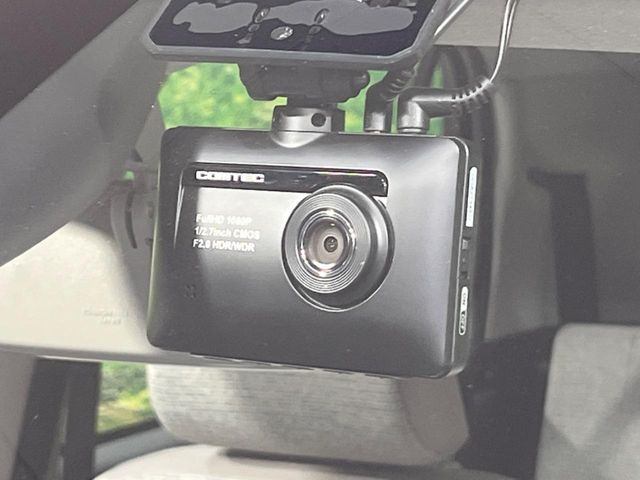 【ドライブレコーダー】安心・安全なカーライフに必須のドライブレコーダーを装備!走行中はもちろん、あおり運転や事故に遭遇した際の状況も映像で記録し、万一のリスクに備えます。