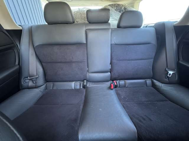 ☆納車までに車両美装など専任スタッフが作業いたします☆ 内装はスチーム洗浄をはじめ、できるだけ気分よくお乗りいただけるよう美装いたします!外装は機械で磨きをかけて、ワックスコーティングをかけています。