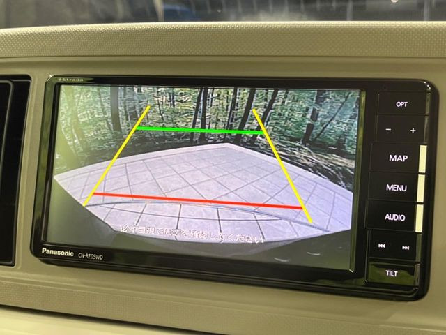 【バックカメラ】駐車時に後方がリアルタイム映像で確認できます。大型商業施設や立体駐車場での駐車時や、夜間のバック時に大活躍!運転スキルに関わらず、今や必須となった装備のひとつです!