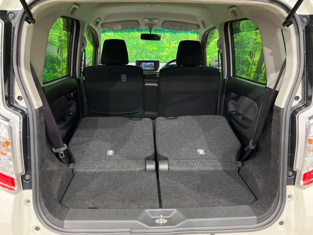 ���i�̂���������ʋ΁A���}���ɏ\���ȉ׎��X�y�[�X���m�ۂ��Ă���܂��B�Z�J���h�V�[�g��|���ƁA�傫�ȉו��̐ύڂ��\�ł���