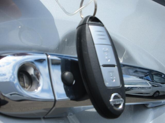 �L�[���|�P�b�g�ɓ��ꂽ�܂܂ł��G���W��ON/OFF�A�h�A�{��/�J���\���֗��ȃX�}�[�g�L�[�ł��B